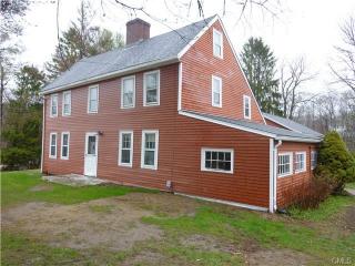 85 Maple Ave, Huntington CT  06484-7013 exterior