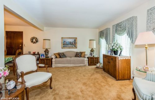 829 Gerald Ave, South Elgin, IL 60177-1009