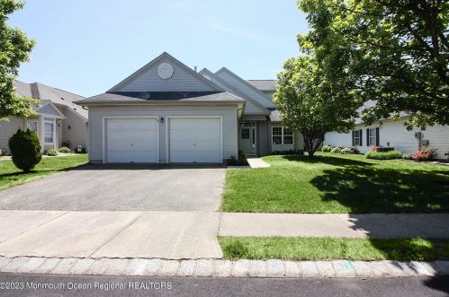 36 Eleanor Rd, Lakehurst, NJ 08759-6000