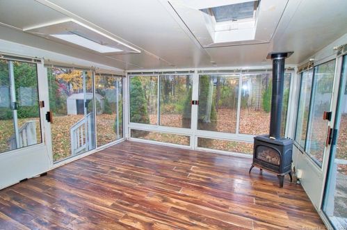 289 Notting Hill Gate, Torrington CT  06790-6061 exterior