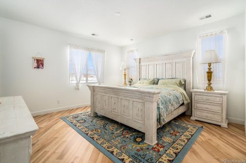 273 Kewaunee Way, Aurora CO 80016-4327 exterior