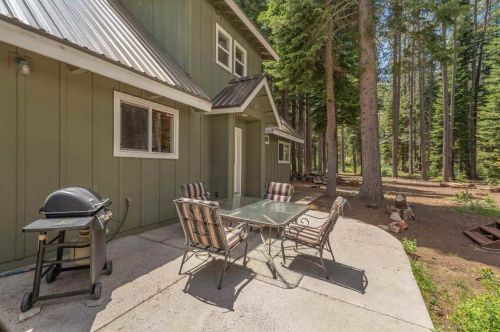 10477 Washoe Rd, Truckee, CA 96161-3538