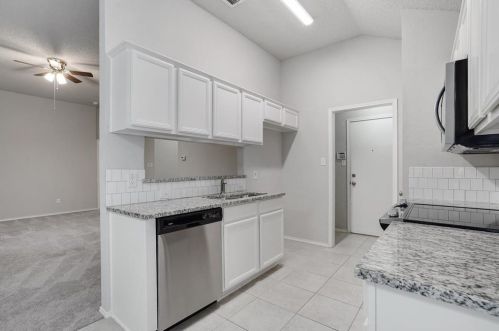 6837 Beaty St, Fort Worth TX  76112-6704 exterior