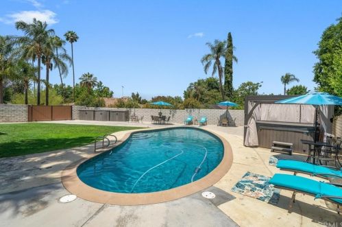 2321 Daventry Rd, Riverside CA  92506-1531 exterior