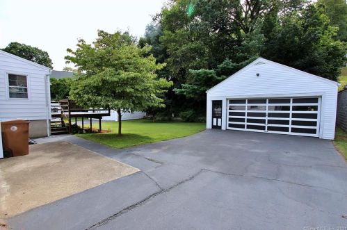 50 Myrtle St, Huntington, CT 06484-4132