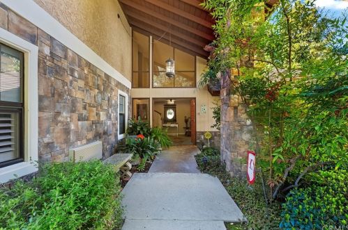 984 23rd St, Upland, CA 91784-1285
