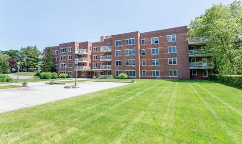 50 Lafayette Pl, Greenwich CT  06830-5405 exterior