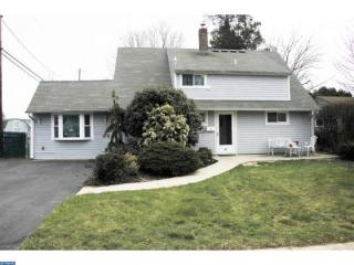 18 Goldengate Rd, Levittown PA  19057-3317 exterior