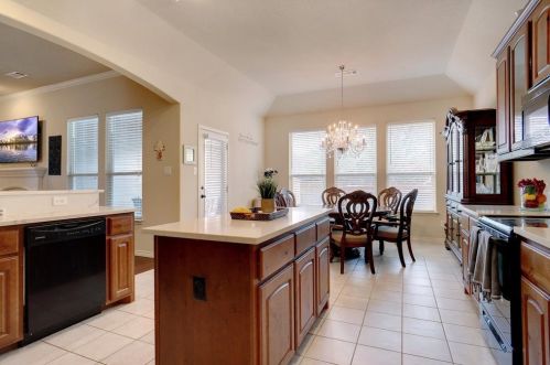 6321 Lake Side Dr, Fort Worth TX 76179 exterior