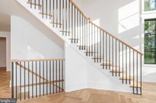 603 Gravers Ln, Philadelphia PA 19118-2806 exterior