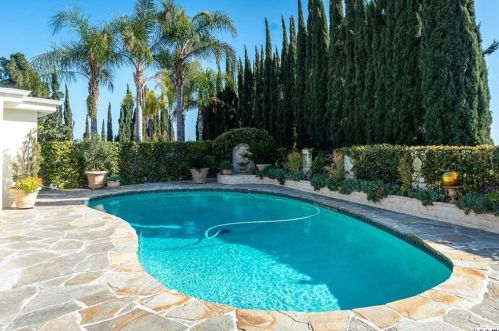 1629 Heather Ridge Dr, Glendale CA  91207-1035 exterior