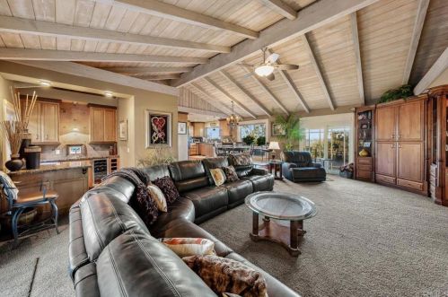 1070 Vista Sierra Dr, El Cajon, CA 92019-3556