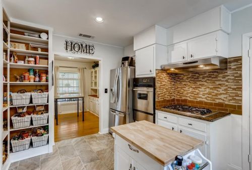 6462 Camp Bowie Blvd, Fort Worth TX  76116-4337 exterior