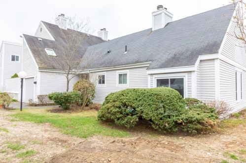 14 Woodbury Pl, Woodbury, CT 06798-3831