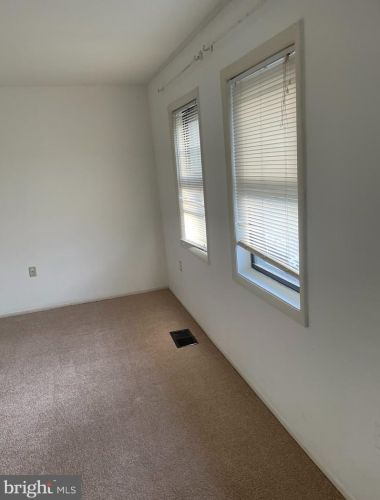 5435 Crossrail Dr, Springfield VA  22015-1814 exterior