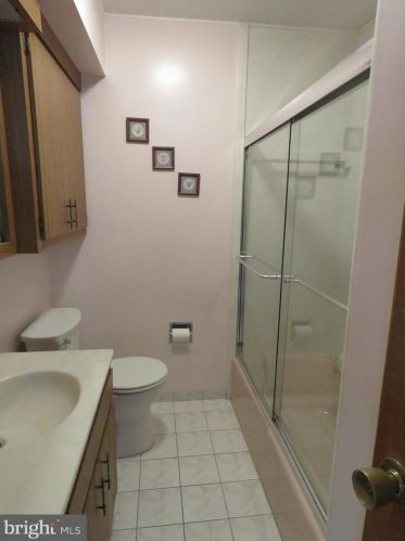 3 Shirley Ln, Trenton NJ 08610 exterior