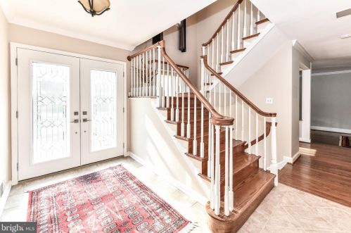 4024 Aberdeen St, Arlington, VA 22207-2918