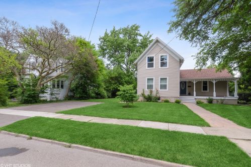 425 Charles St, Sycamore, IL 60178-2101