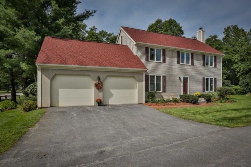 2 Rye Pl, Nashua, NH 03063-2834