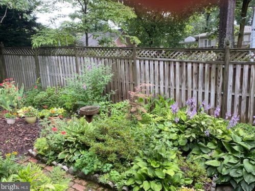 1221 Pinecrest Cir, Silver Spring MD 20910-1626 exterior