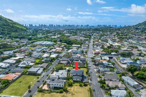 3033 Manoa Rd, Honolulu HI  96822-1503 exterior