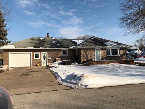 202 11th Ave, Aledo, IL 61231-1435