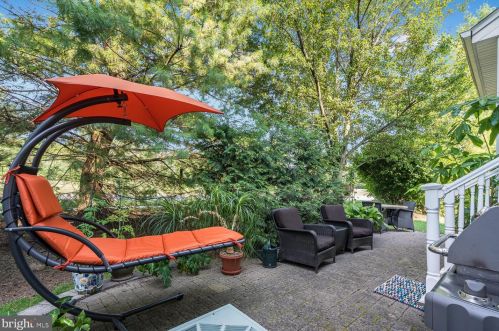 41 Surrey Ln, Flemington, NJ 08822-1593