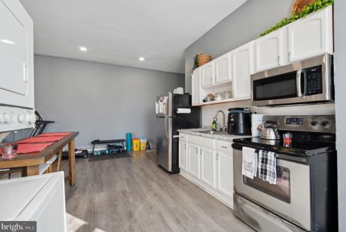 630 Chelten Ave, Philadelphia PA 19126-3824 exterior