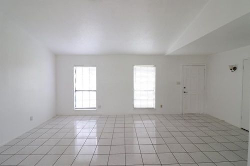 2909 Pear Tree Ln, Garland TX  75042-5638 exterior