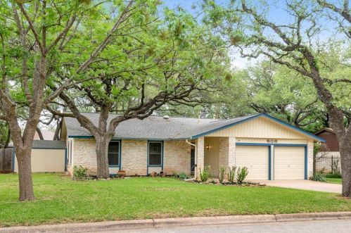 4000 Beaconsdale Dr, Austin TX  78727-2955 exterior