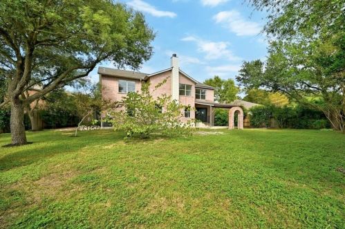 8029 Evadean Cir, Austin TX  78745-8004 exterior