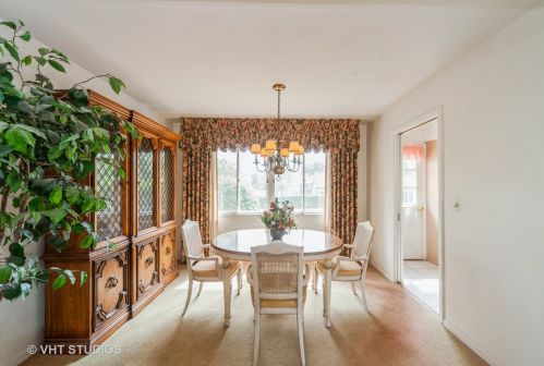 821 Castlewood Ln, Bannockburn IL  60015-2605 exterior