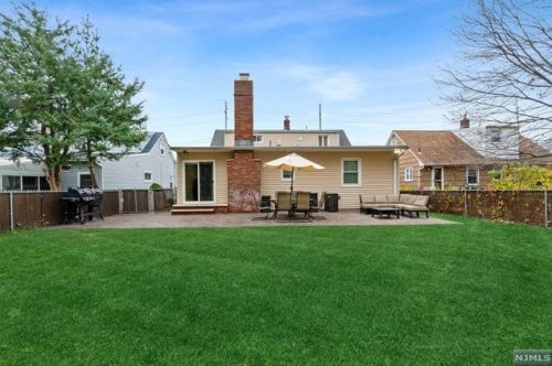 18 Donna Dr, Wood-Ridge, NJ 07075-1916