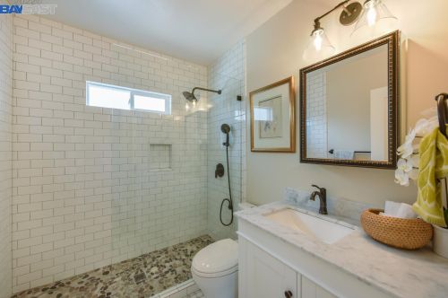 285 Stoakes Ave, San Leandro CA 94577-1735 exterior