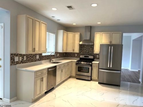 48 Treetops Cir, Princeton, NJ 08540-8581