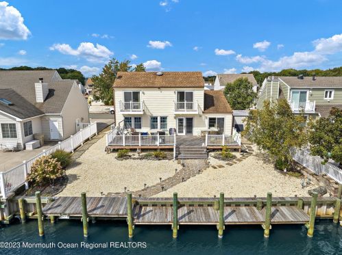 73 Storm Jib Ct, Berkeley Township, NJ 08721-1417