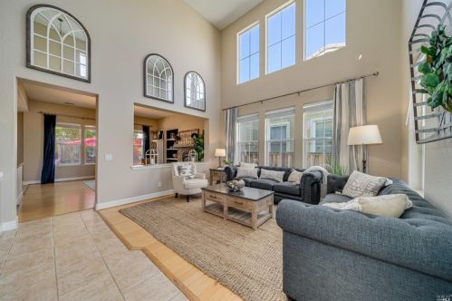 304 Decanter Cir, Windsor, CA 95492-6661