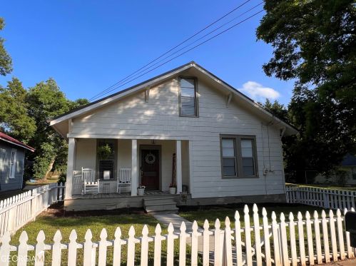 342 Hickory St, Social Circle, GA 30025-2915