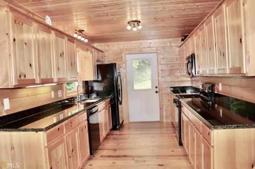 672 Screamer Dr, Clayton, GA 30525-0052