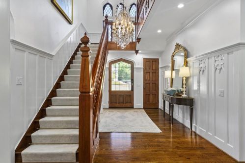 2860 Habersham Rd, Atlanta GA  30305-2959 exterior