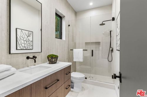15754 Morrison St, Van Nuys CA  91436-1544 exterior