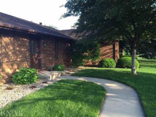 2203 Hedgewood Dr, Bloomington, IL 61704-2405