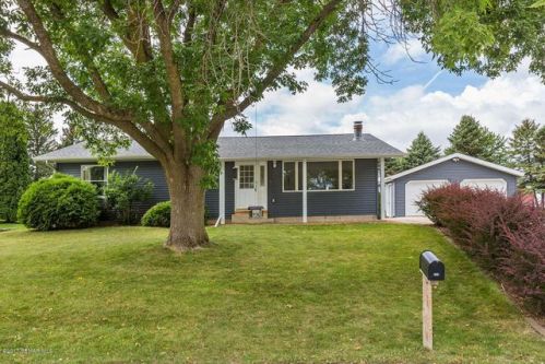 323 Rena Belle St, Eyota, MN 55934-9725