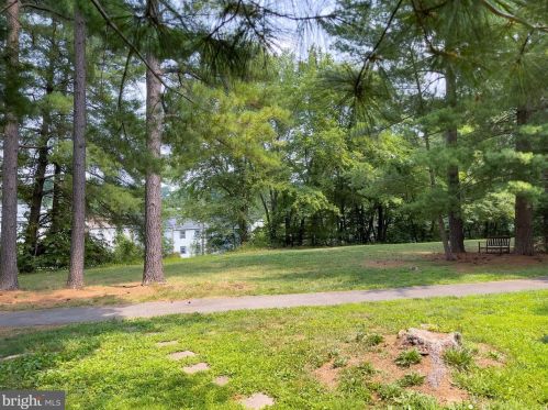 5601 Castlebury Ct, Springfield VA  22015-1883 exterior