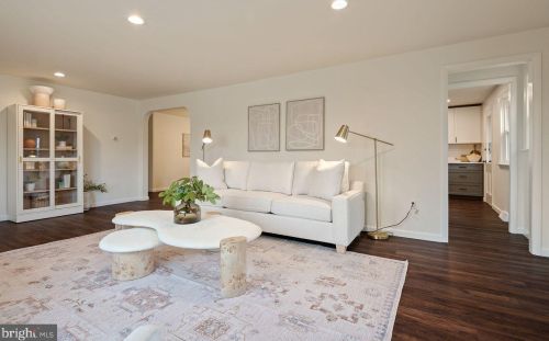 564 Lampeter Rd, Lancaster PA  17602-4010 exterior