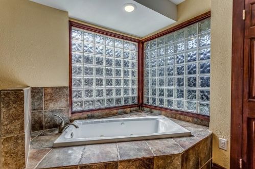 6248 Dilbeck Ln, Dallas TX  75240-5350 exterior