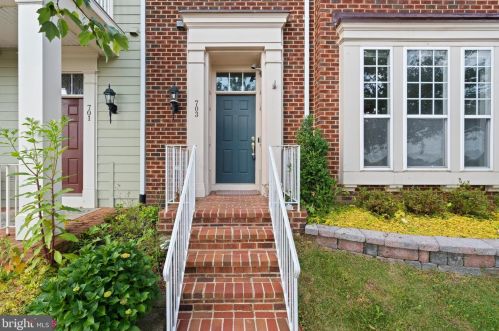 703 Harbor Side St, Woodbridge, VA 22191-5417
