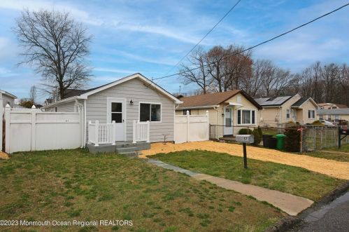 57 Salem Pl, Cliffwood, NJ 07721-1119