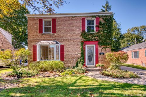418 Pine St, Mount Prospect, IL 60056-2055