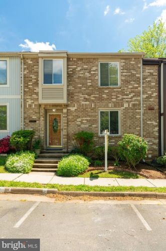 8761 Ridge Hollow Ct, Springfield, VA 22152-1440